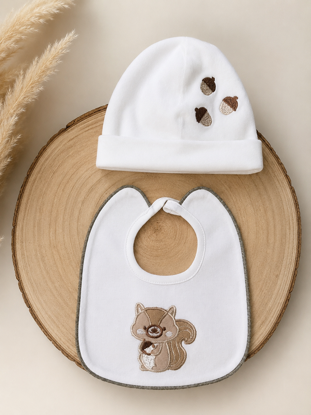 Set cappello e bavetta scoiattolo